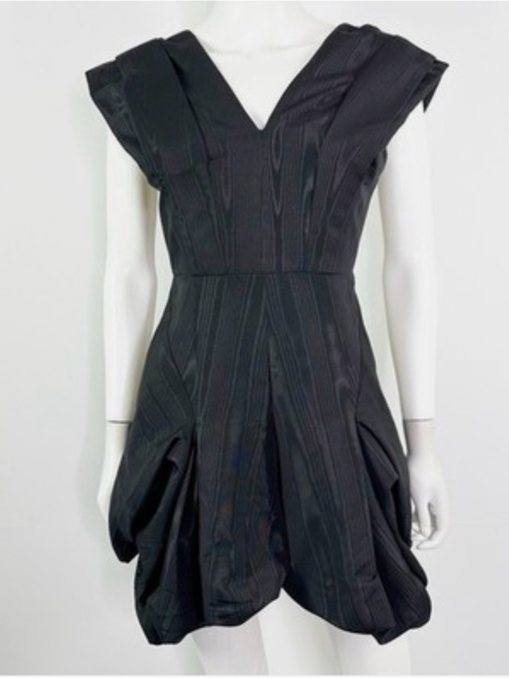BCBGMAXAZRIA Black V-Neck AMERIE Gathered Bubble Mini Dress Size 6